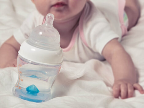 da li beba treba da pije vodu