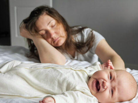 zašto beba plače u snu