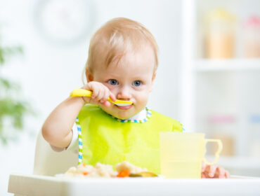 Kako naučiti bebu da jede sama