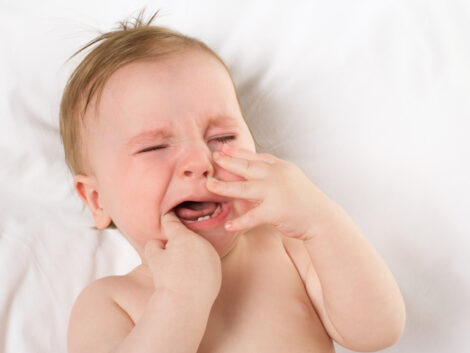 bebi izbijaju zubi
