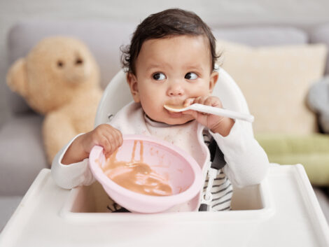 Kako treba da jede beba od 8 meseci
