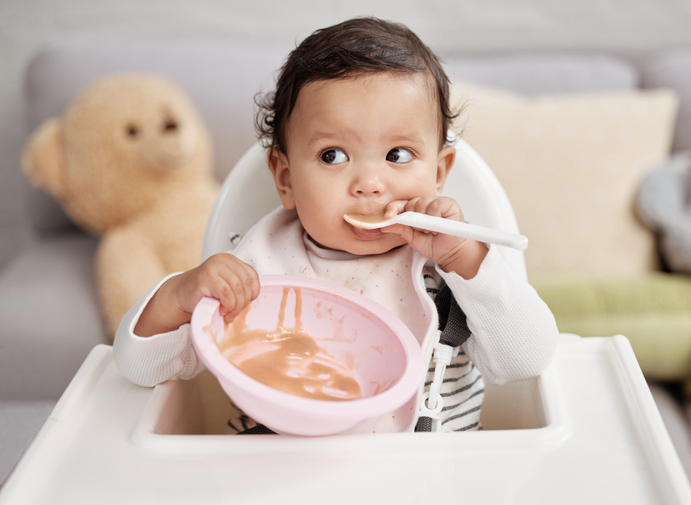 Kako treba da jede beba od 8 meseci