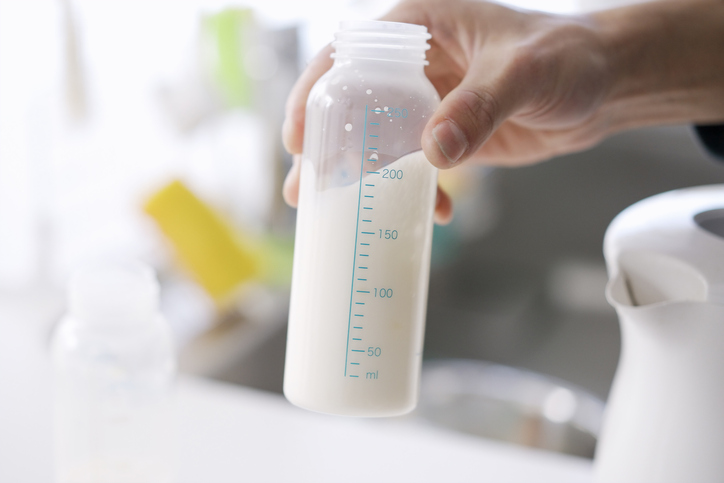 Kako zagrejati ispumpano majčino mleko
